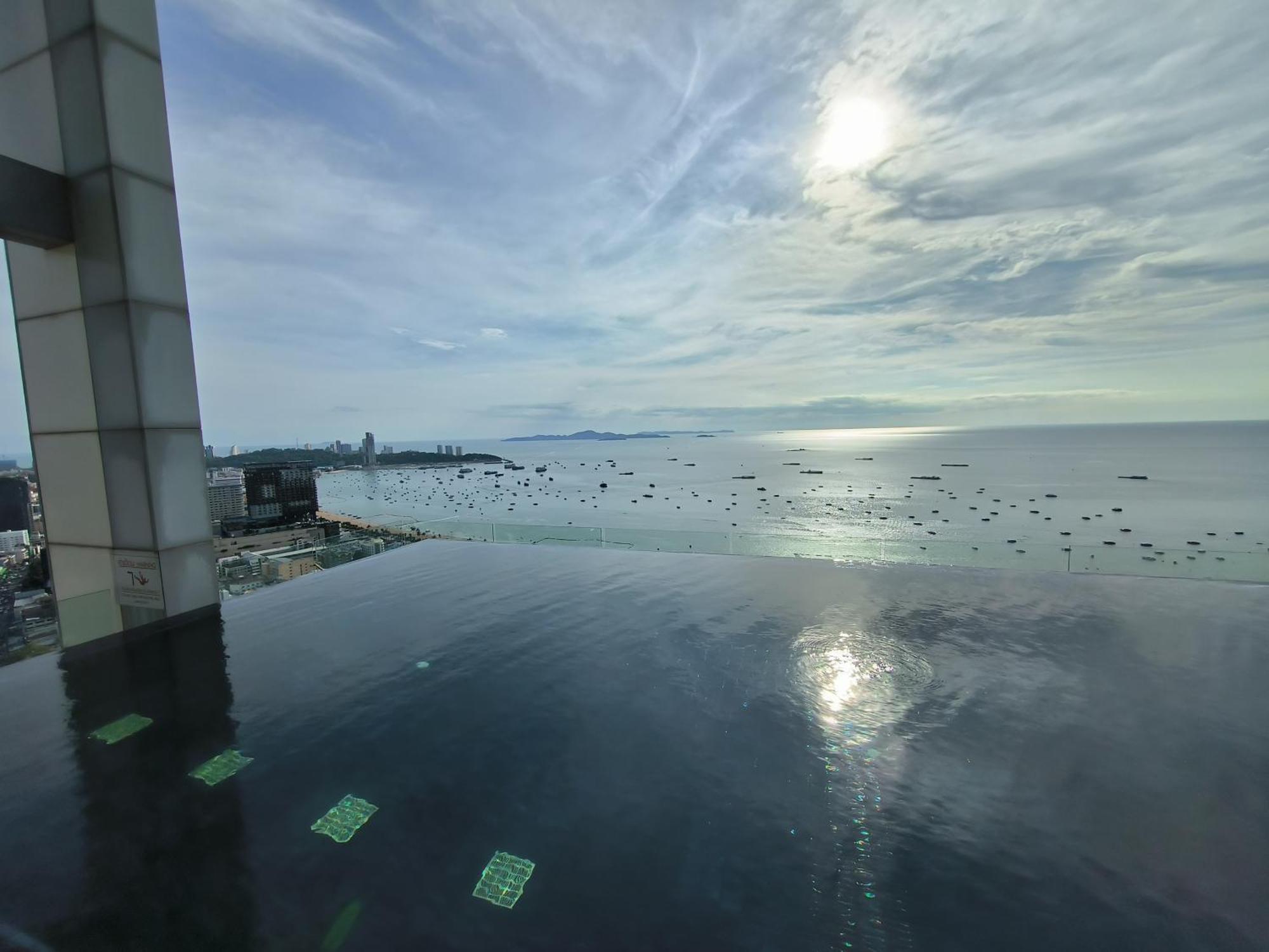 Centric Sea Pattaya Bed and Breakfast Exteriör bild