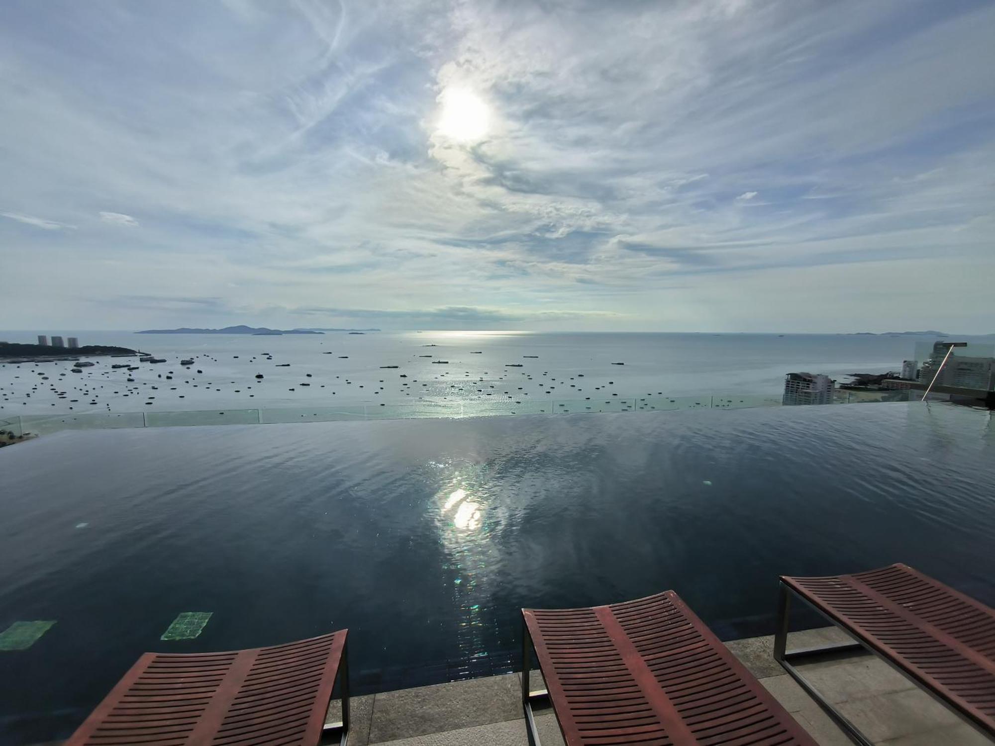 Centric Sea Pattaya Bed and Breakfast Exteriör bild